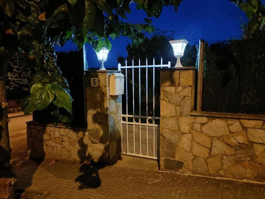 Casa Con Jardin Y Piscina Privada. Villa Santa Eulalia de Ronsaná Exteriör bild