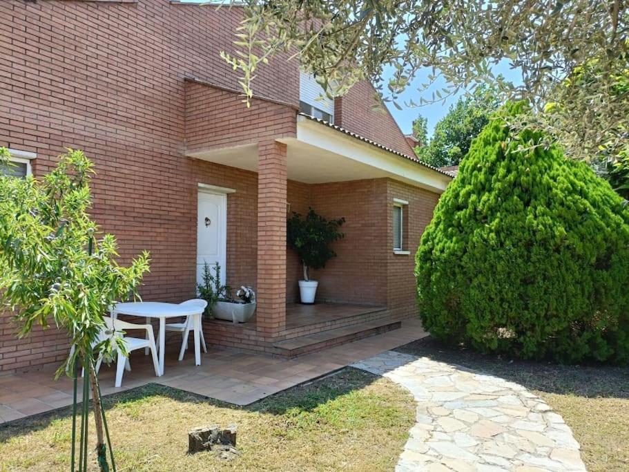Casa Con Jardin Y Piscina Privada. Villa Santa Eulalia de Ronsaná Exteriör bild