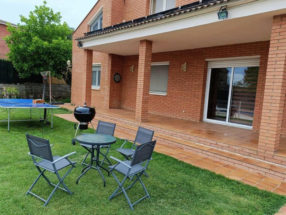 Casa Con Jardin Y Piscina Privada. Villa Santa Eulalia de Ronsaná Exteriör bild