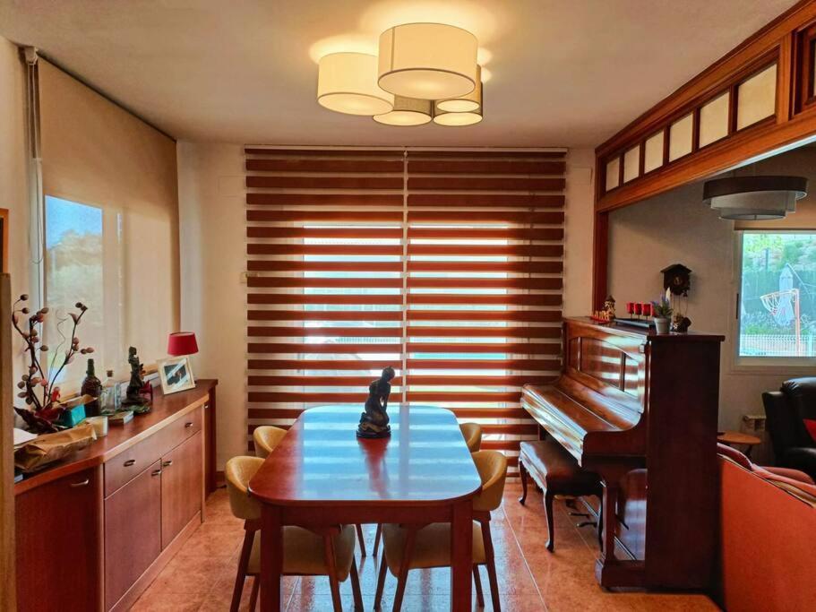 Casa Con Jardin Y Piscina Privada. Villa Santa Eulalia de Ronsaná Exteriör bild