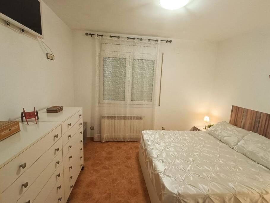 Casa Con Jardin Y Piscina Privada. Villa Santa Eulalia de Ronsaná Exteriör bild